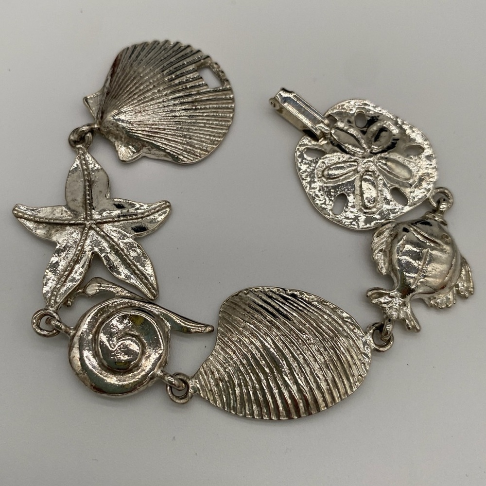 Silver-Tone Sea Life Beach Bracelet - Shells & Snails - Size 7.75” - Picture 3 of 6